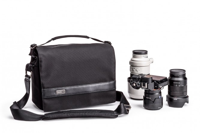 URBAN_APPROACH_10_SHOULDER_BAG_HERO_WITH_GEAR-DSC_0977